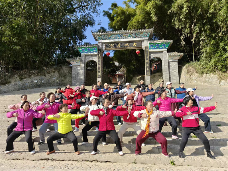 健身氣功愛好者走進(jìn)三江1.jpg